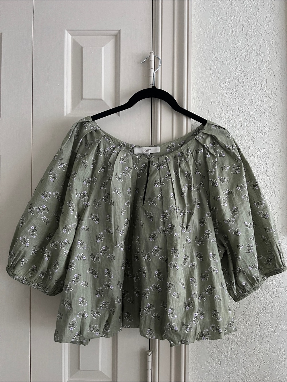 LOFT Olive Green Floral Bubble Hem Puff Sleeve Blouse L like new